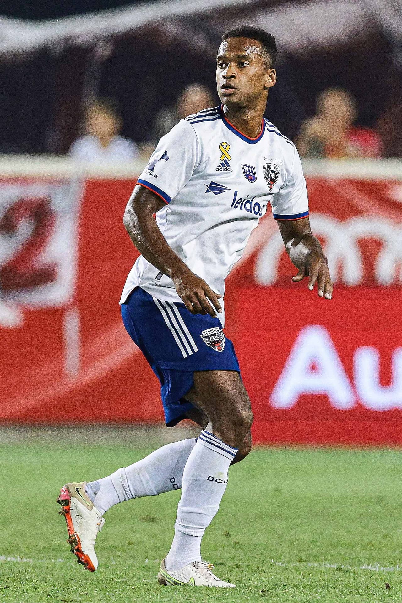 Sin tanta resonancia popular, Ola Kamara igualó la primera posición, con 19 anotaciones para D.C. United.
<br>