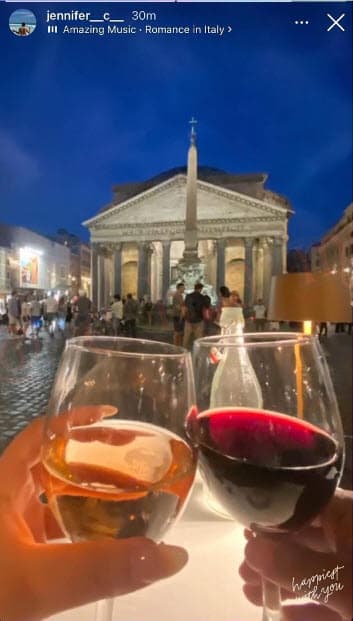 Sin embargo, su presunta novia Jennifer, compartió una fotografía igual en su cuenta de Instagram.
<br>