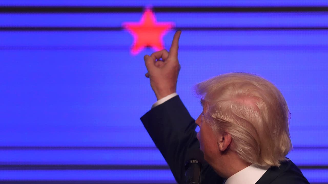 Perdidos los mexicanos, Trump se insinúa a los cubanos y venezolanos de Miami