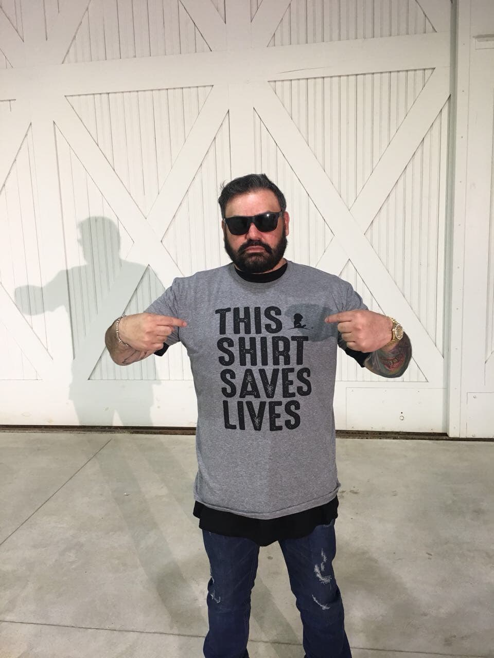Si tú también quieres ser parte del movimiento, así como lo es Ricky Muñoz, visita 
<a href="https://www.stjude.org/thisshirt">thisshirtsaveslives.org </a>