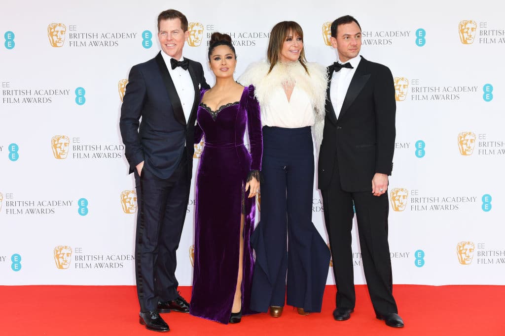 Kevin J. Walsh, Salma Hayek, Giannina Scott y Roberto Bentivegna en los British Academy Film Awards 2022