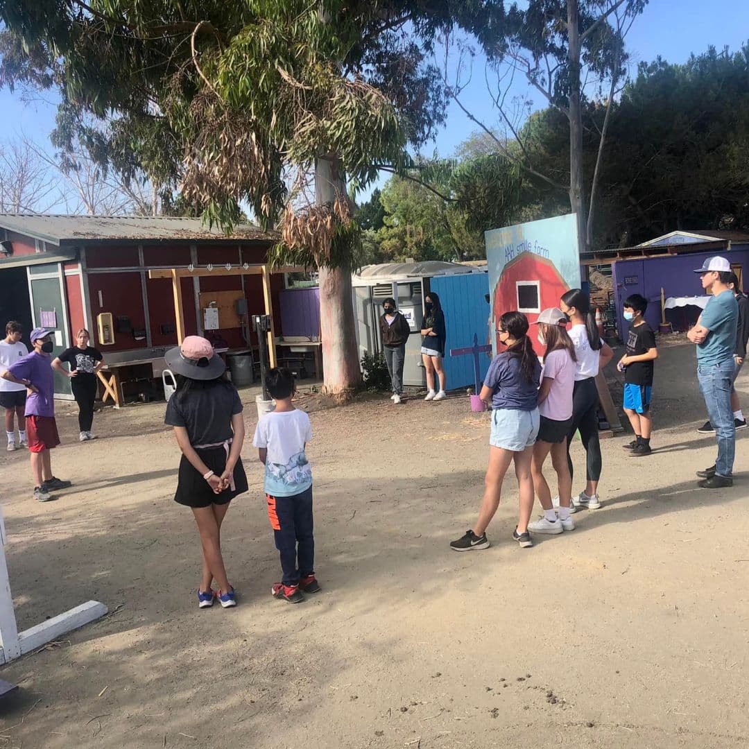 Animal Assisted Happiness se encuentra dentro del Baylands Park de Sunnyvale y es operado por la ciudad de Sunnyvale y el condado de Santa Clara. 
<br>