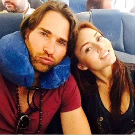 En septiembre también cumplieron tres años de novios y en vez de realizar un viaje para celebrar, la pareja estuvo ayudando al pueblo mexicano víctima del terremoto del 19 de septiembre.