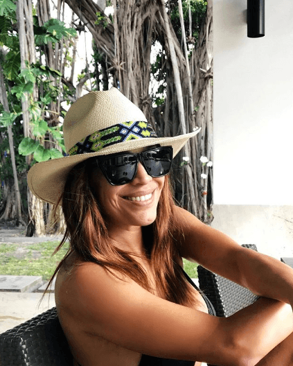 Nada mejor que un sombrero para disfrutar de un día soleado. En toque mexicano no puede faltar en el detalle con un hermoso bordado.