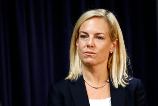 Nueva secretaria de Seguridad Nacional pide seguir ejemplo de ley antisantuario de Texas