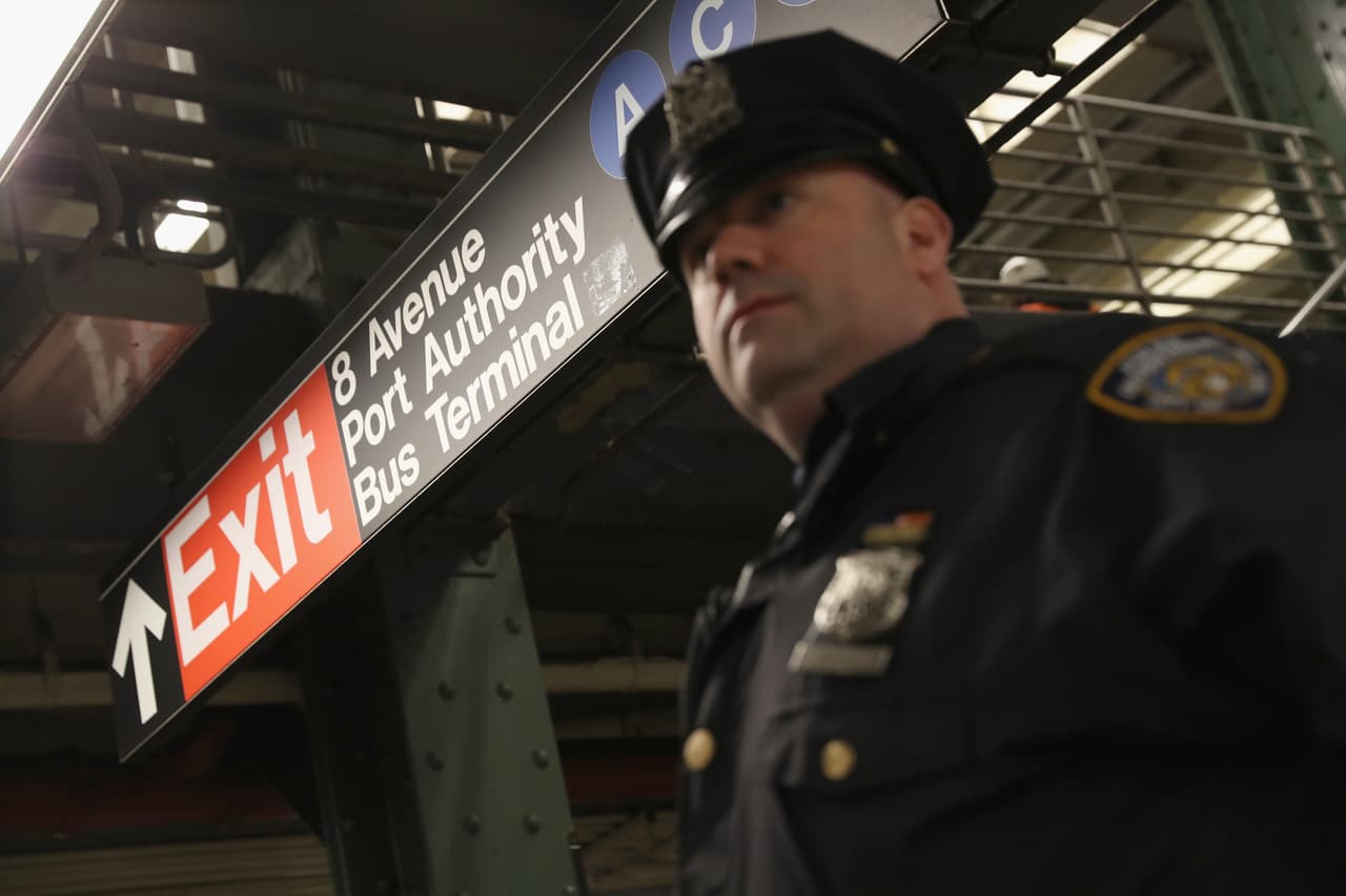 El NYPD enviará más de 600 oficiales de la policía adicionales para patrullar el subway