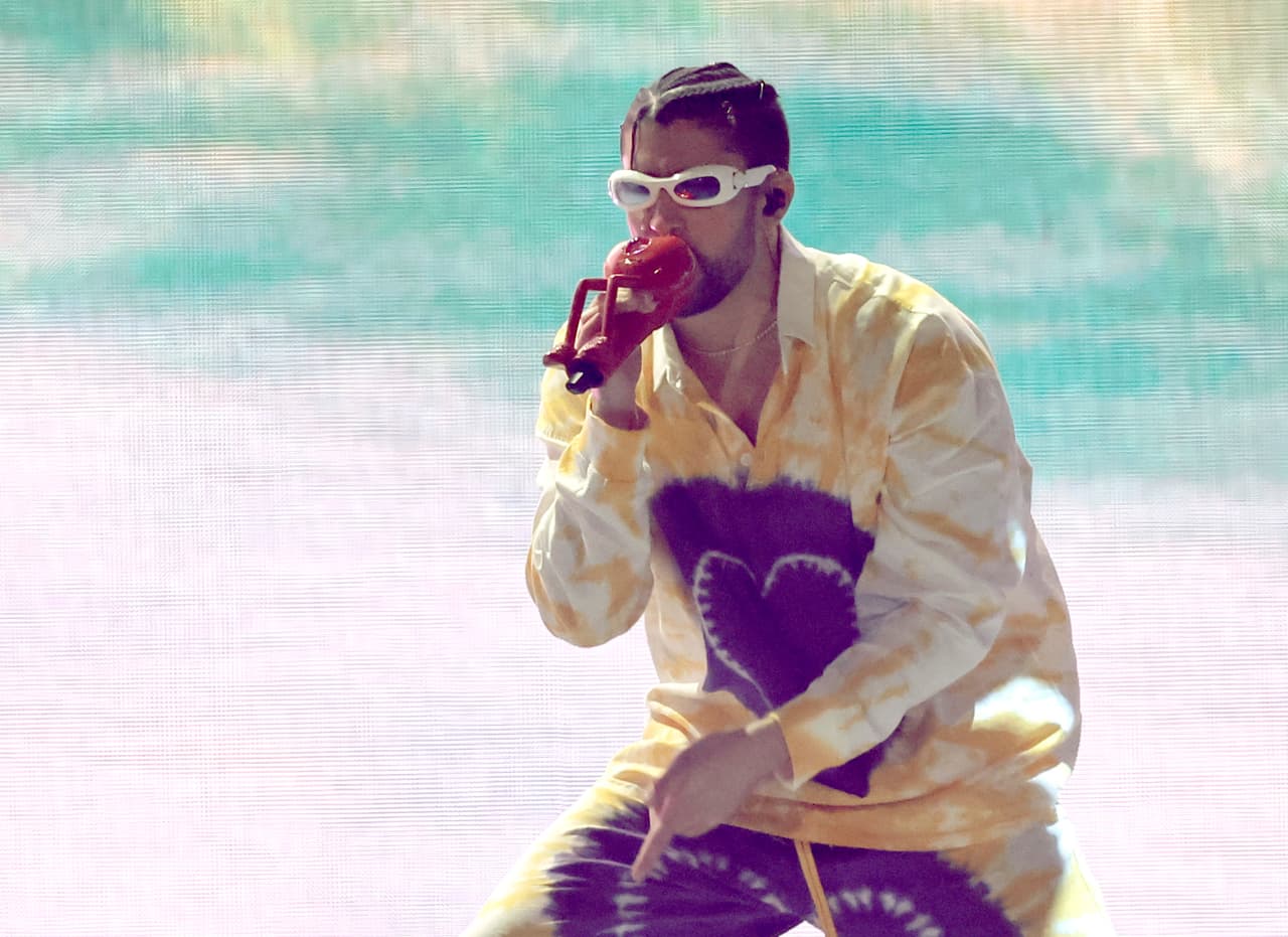 Bad Bunny logra por tercer año consecutivo ser el más escuchado en Spotify. Además, Apple Music lo nombró como el artista del 2022, siendo el primer hispano en conseguirlo.
