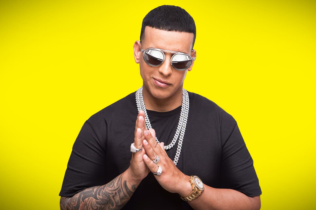 <b>Daddy Yankee: </b>Con siete nominaciones en esta edición, la leyenda de la música urbana en español llega a la premiación para compartir el escenario con Pitbull y Natti Natasha.