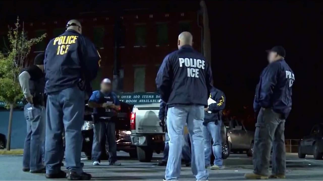 Dallas cambia política migratoria policial tras presión de Abbott para no perder millones en fondos