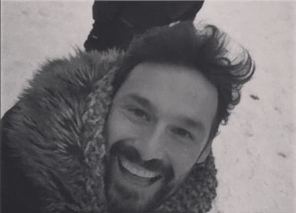 No cabe duda que la sonrisa de este galán español la provoca nuestra querida Ana Brenda.