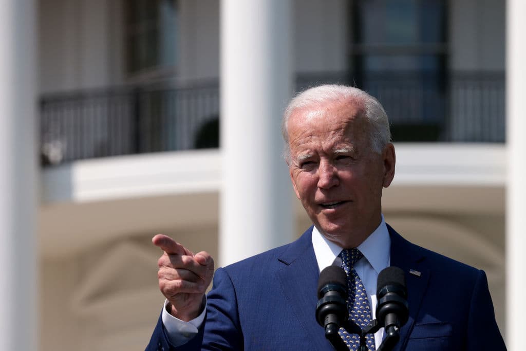 El presidente Biden calificó de "triste" toda la situación. "Ha hecho un gran trabajo. Ha hecho un trabajo estupendo, tanto en el acceso al voto como en las infraestructuras y en toda una serie de cosas", dijo el presidente. "Por eso es tan triste".