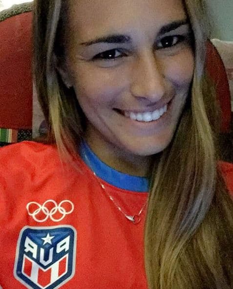 Tiene 22 años y nació en San Juan, aunque se crió en Miami, Florida.