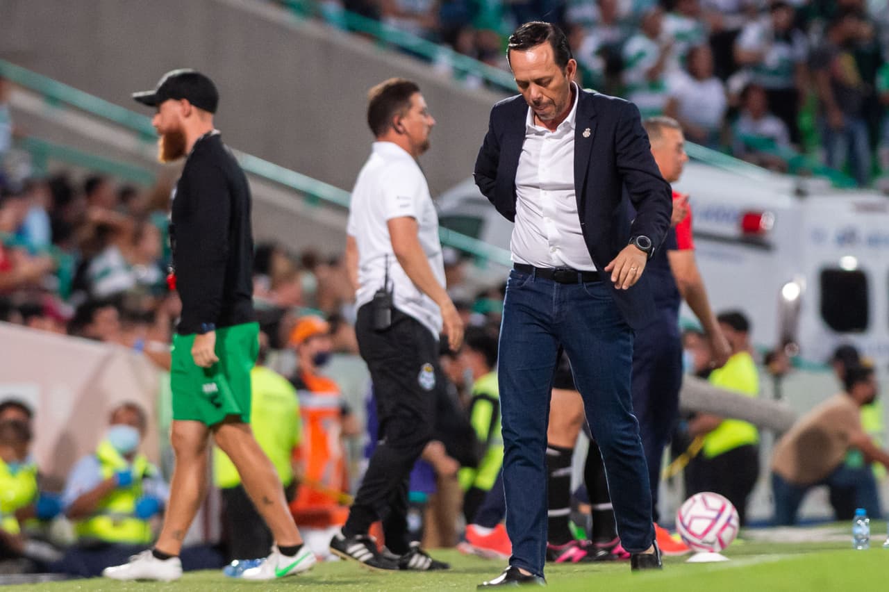 Fentanes se resignaba con el pasar de los minutos.