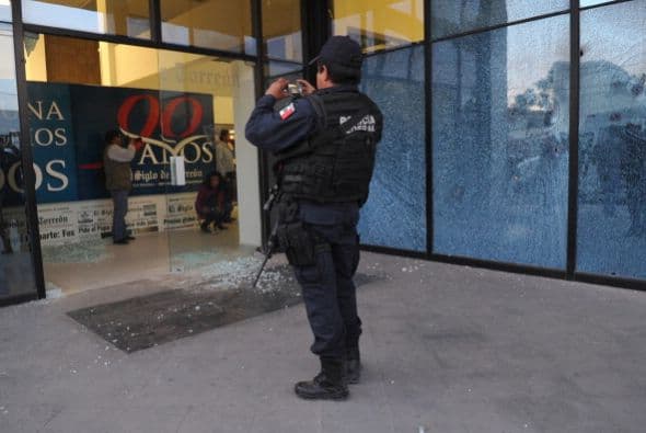 Sus diarios (como el Siglo de Torreón) han sido atacados en diversas ocasiones.