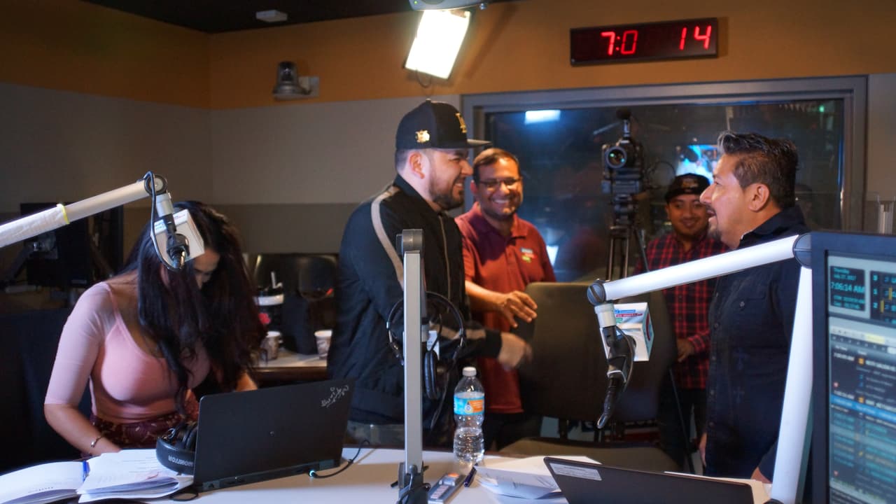 Roberto Tapia llegó al El Bueno, La Mala y El Feo para estrenar en exclusiva su nuevo sencillo.