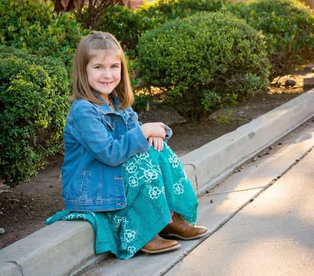 Una niña muere de deshidratación tras ser castigada a saltar en una cama elástica a altas temperaturas
