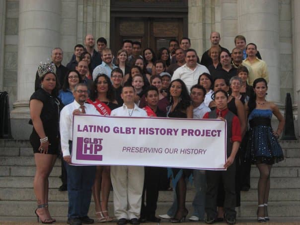 "Ponemos énfasis en preservar nuestra historia para poder aprender de nuestro pasado", dice the Latino GLBT History project.