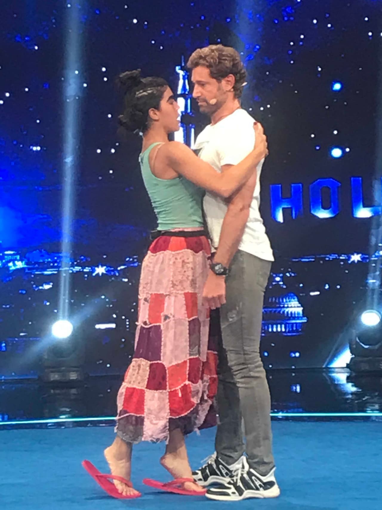 Mela la Melaza no desaprovechó la oportunidad para hacerle arrumacos a Gabriel Soto.