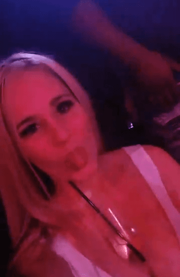 La estrella porno Katrina Danforth, mejor conocida en el medio como Lynn Pleasant, se declaró culpable de intentar contratar a un asesino a sueldo para matar al padre de uno de sus hijos.