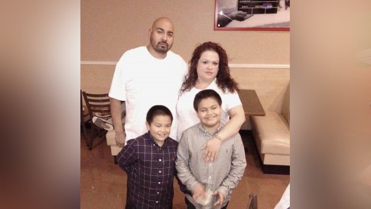 La familia de Carlos García, de 44 años, se prepara para darle el último adiós.