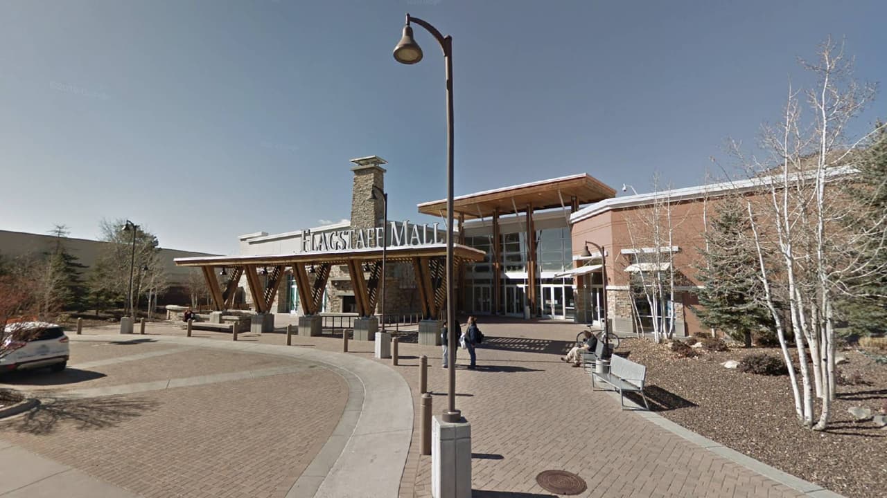 El robo ocurrió a el 27 de septiembre aproximadamente a las 3:15 am en la joyería Kay Jewelers ubicada dentro del Flagstaff Mall, según reportes de la policía.