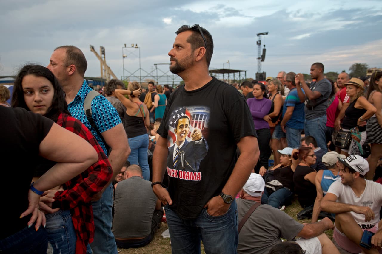 Miles de cubanos y turistas esperaron por horas a la banda británica.