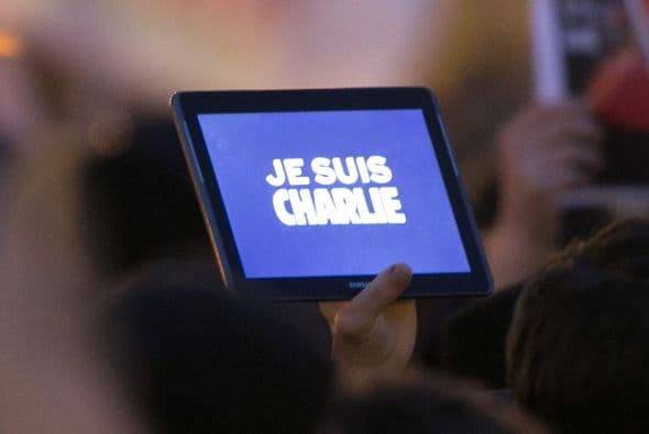 El lema 'Je Suis Charlie' (Yo soy Charlie) se ha extendido en una jornada trágica.
