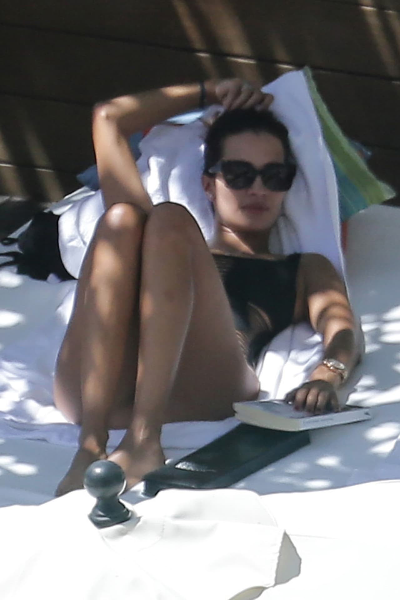 Sarah lucía muy sensual, como de costumbre.