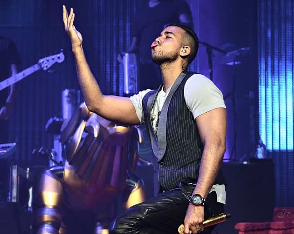 'Formula, Vol. 1' fue el gran debut de Romeo Santos, tan pronto salió a la venta, el disco se colocó en el número 1 del Top Latin Albums y en el nueve en la lista Billboard 200.