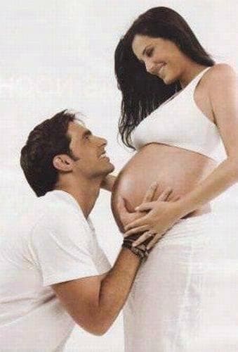 Gaby Espino y Cristóbal Lander llegaron al altar, después de años de noviazgo, en el 2007 y un mes después recibieron a su primera hija, Oriana.