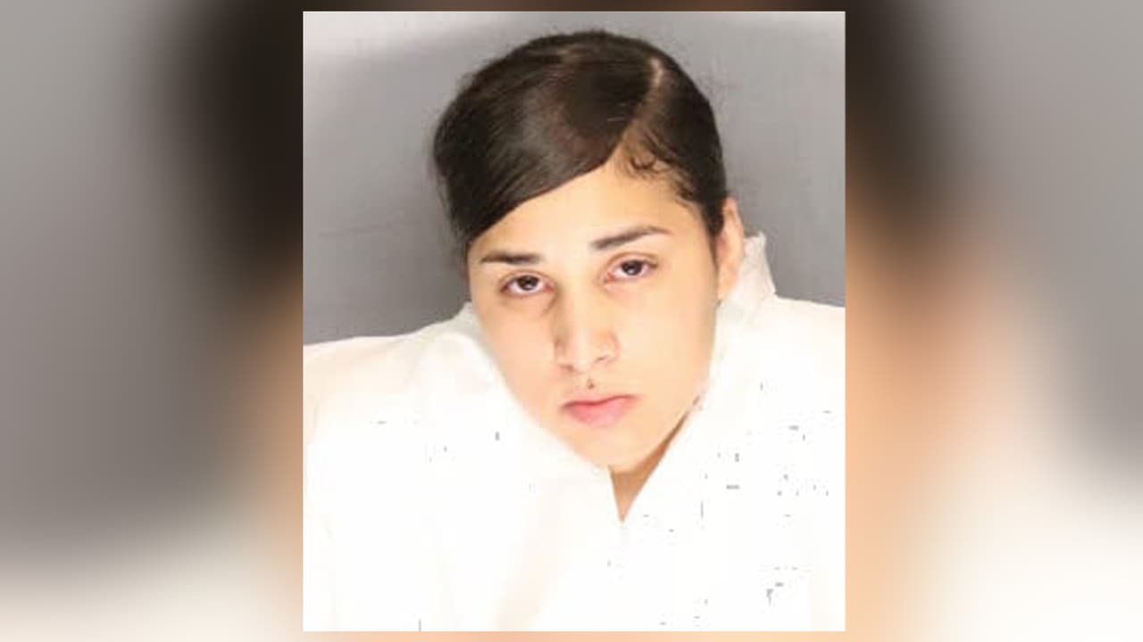 Mujer es arrestada después de apuñalar mortalmente a su madre, dice la Policía de Stockton