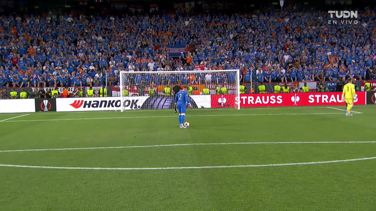 ¡GOL!  anota para Rangers. James Tavernier