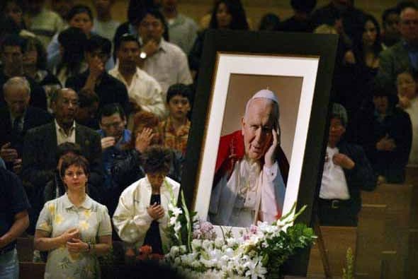 Su muerte fue lamentada en la Catedral de Nuestra Señora de Los Ángeles y en la Iglesia de la Placita, Nuestra Senora Reina de Los Angeles.