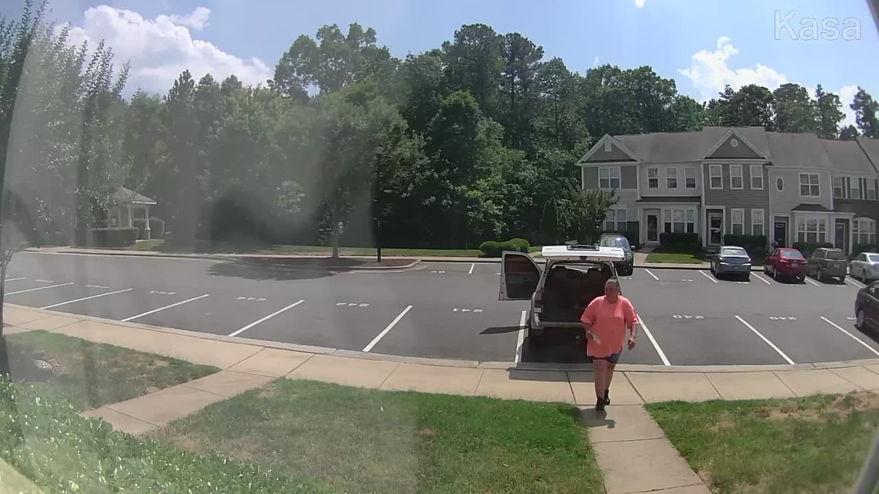 Piden ayuda de la comunidad para identificar a presunta ladrona de paquetes