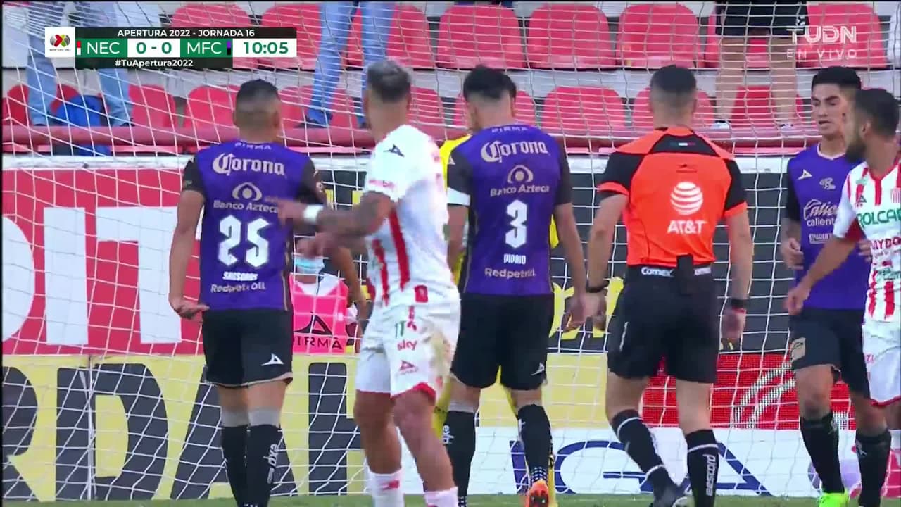 ¡TIRO ATAJADO! disparo por Milton Giménez.