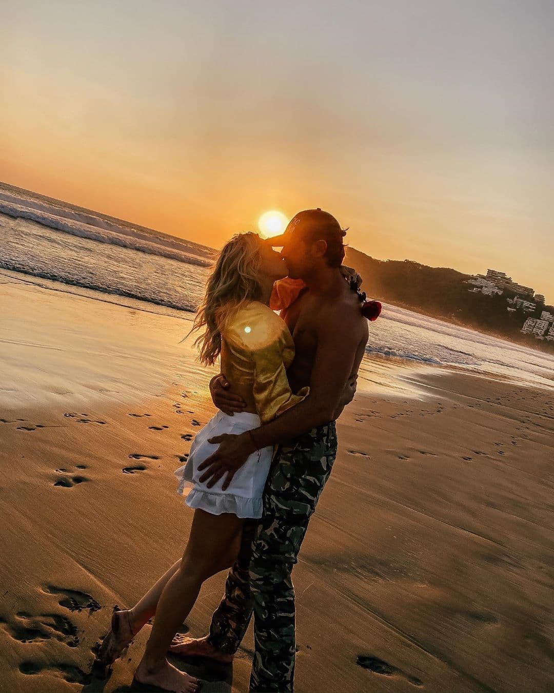 Actualmente, Gabriel Soto vive su amor junto a Irina Baeva, de quien confiesa: “Estoy en una relación en la que jamás en mi vida me había sentido tan contento y tan enamorado”, así lo expresó a Televisa Espectáculos en noviembre de 2019.