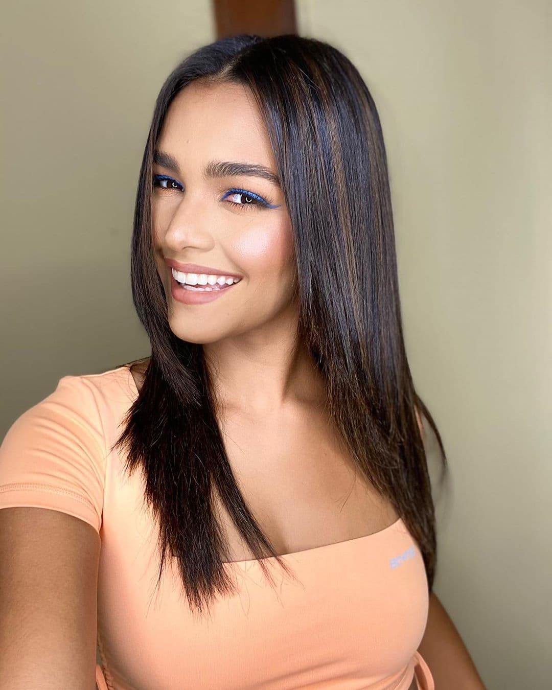 De a poco nos estamos adaptando a la nueva normalidad y Kiara Liz es una cara fresca que está conquistando al público con su talento en la televisión hispana.