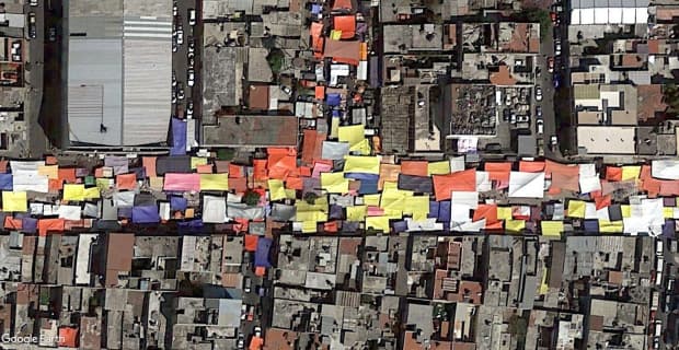 Serpientes de lona: las imágenes satelitales que muestran el empleo informal en Ciudad de México