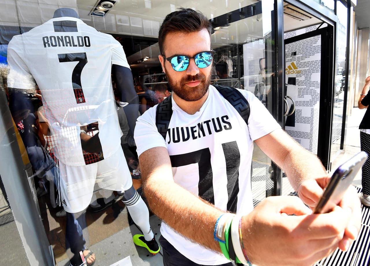 Los fanáticos de la Juventus esperan con deseo y ansiedad la llegada de Cristiano Ronaldo luego de ser confirmado el fichaje.