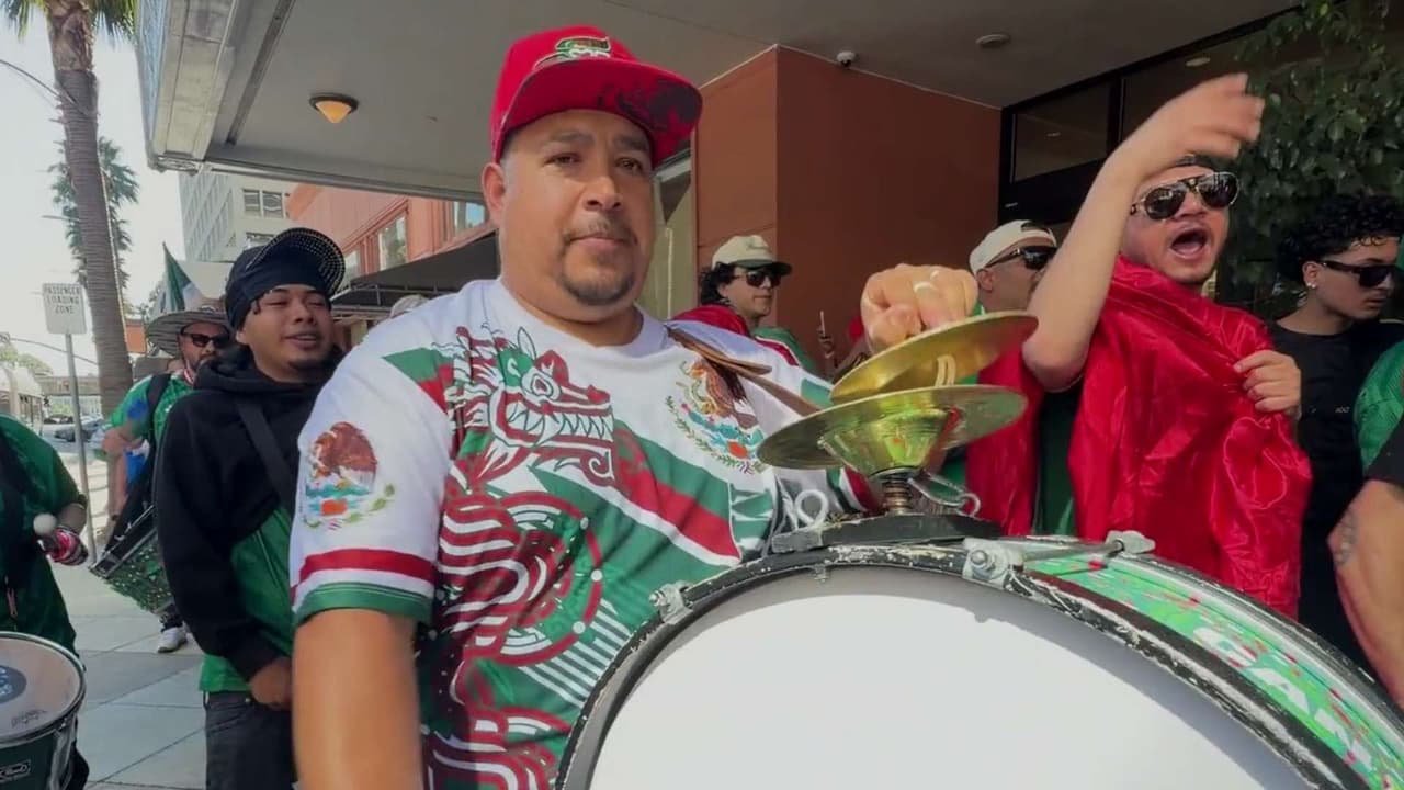 “Sí pasamos, sí pasamos”: Mexicanos celebran triunfo del Tricolor en la copa mundial de futbol