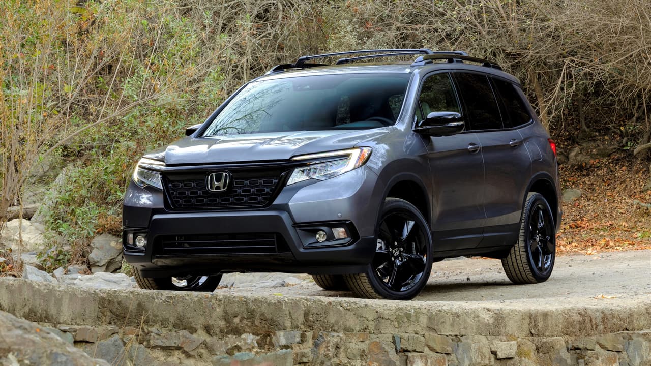 Honda no tardó en presentar su propia SUV, la CR-V, en 1998. Honda finalmente sustituyó la Pasport con la Pilot en 2003 y nunca más usó el nombre. Hasta ahora, con la llegada de la 
<b>Honda Passport 2019 </b>que muestran estas imágenes.