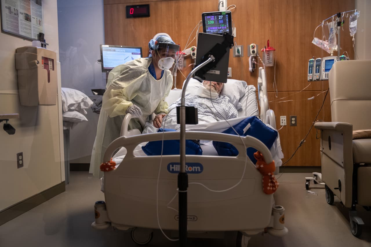 "Con el último aire en sus pulmones destrozados por el covid-19 se despiden de su familia": Al no poder decir adiós en persona, un Ipad les ayuda a hacerlo