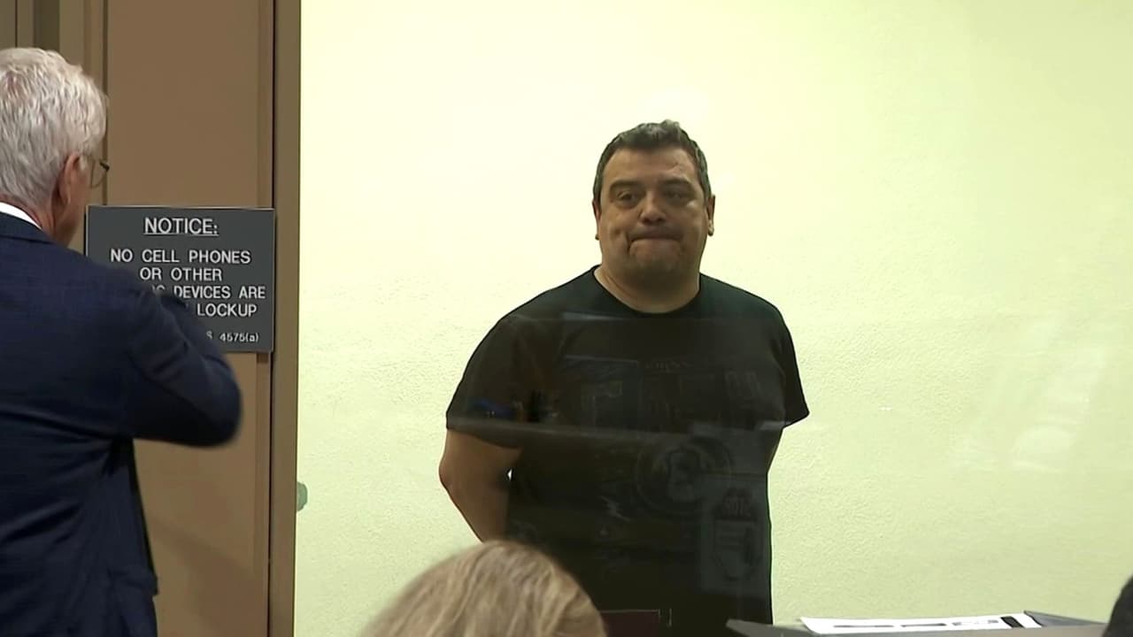 El comediante Carlos Mencia se declara no culpable de 12 cargos por presunta evasión de impuestos en EEUU