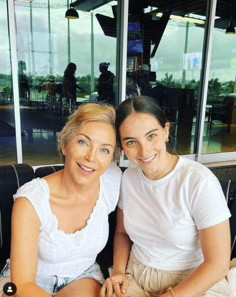 <b>Laura Flores</b>
<br>La actriz mexicana luchó durante un tiempo para convertirse en madre. Aunque en la década de los 90 sufrió la pérdida de varios bebés, en 1999 logró su sueño gracias a inseminación artificial.