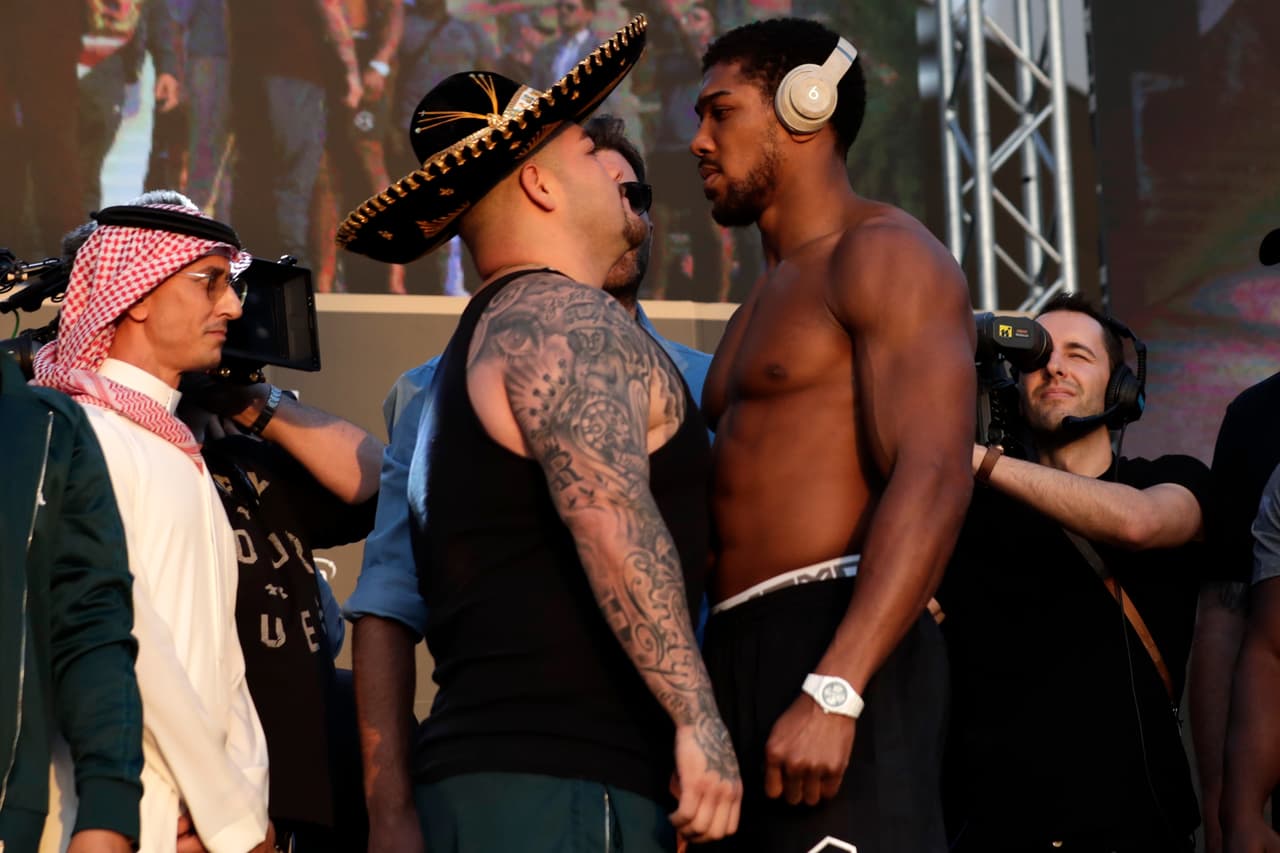El año pasado pagó 40 millones de dólares para llevar la revancha entre Andy Ruiz y Anthony Joshua a su país. También ha llevado espectáculos de la WWE.