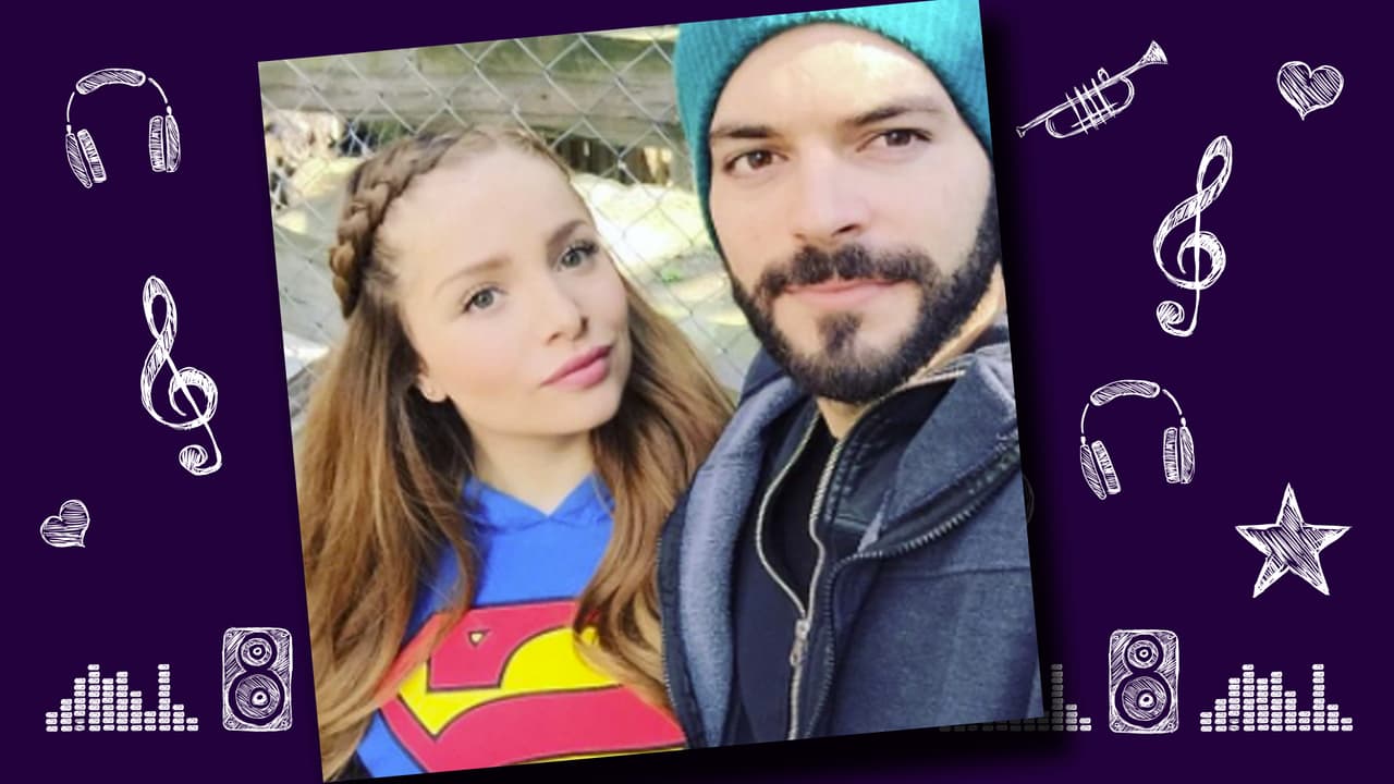 Adrián y Sandra se conocieron durante las grabaciones de la telenovela Rosario en 2013. El actor participó en el reality Protagonistas y es todo un galán. La relación de ambos es como todo un cuento de hadas. Ambos disfrutan compartir con la familia, practicar deportes extremos y mantenerse en forma. Adrián apoya 100 por ciento a Sandra en esta nueva aventura musical. Esta parejita y nos encanta y esperamos duren mucho tiempo.