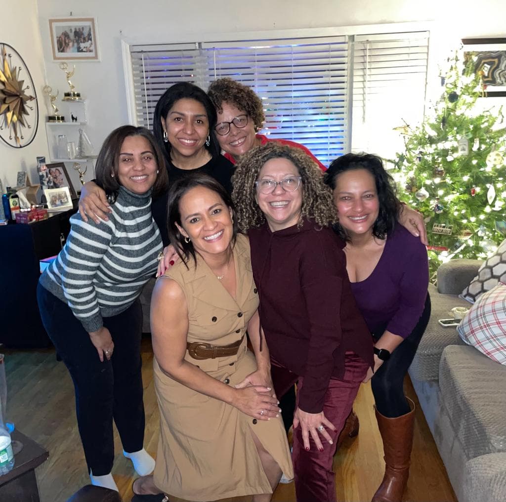 <b>Esperanza Ceballos</b>: "Celebrando el año con amigas y familiares. Entre juegos, chistes y faciales para recibir el 2023 renovadas con nuevas fuerzas para enfrentar lo que tenemos por delante".