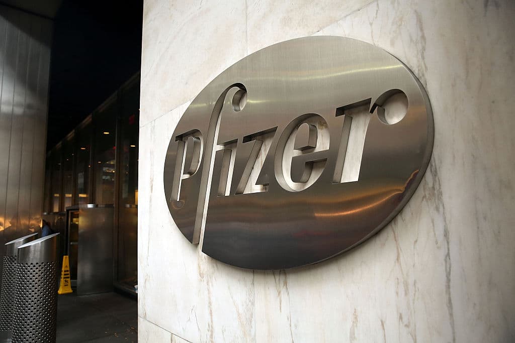 Pfizer dice que su píldora experimental contra covid-19 reduce el riesgo de muerte y hospitalización en un 89%