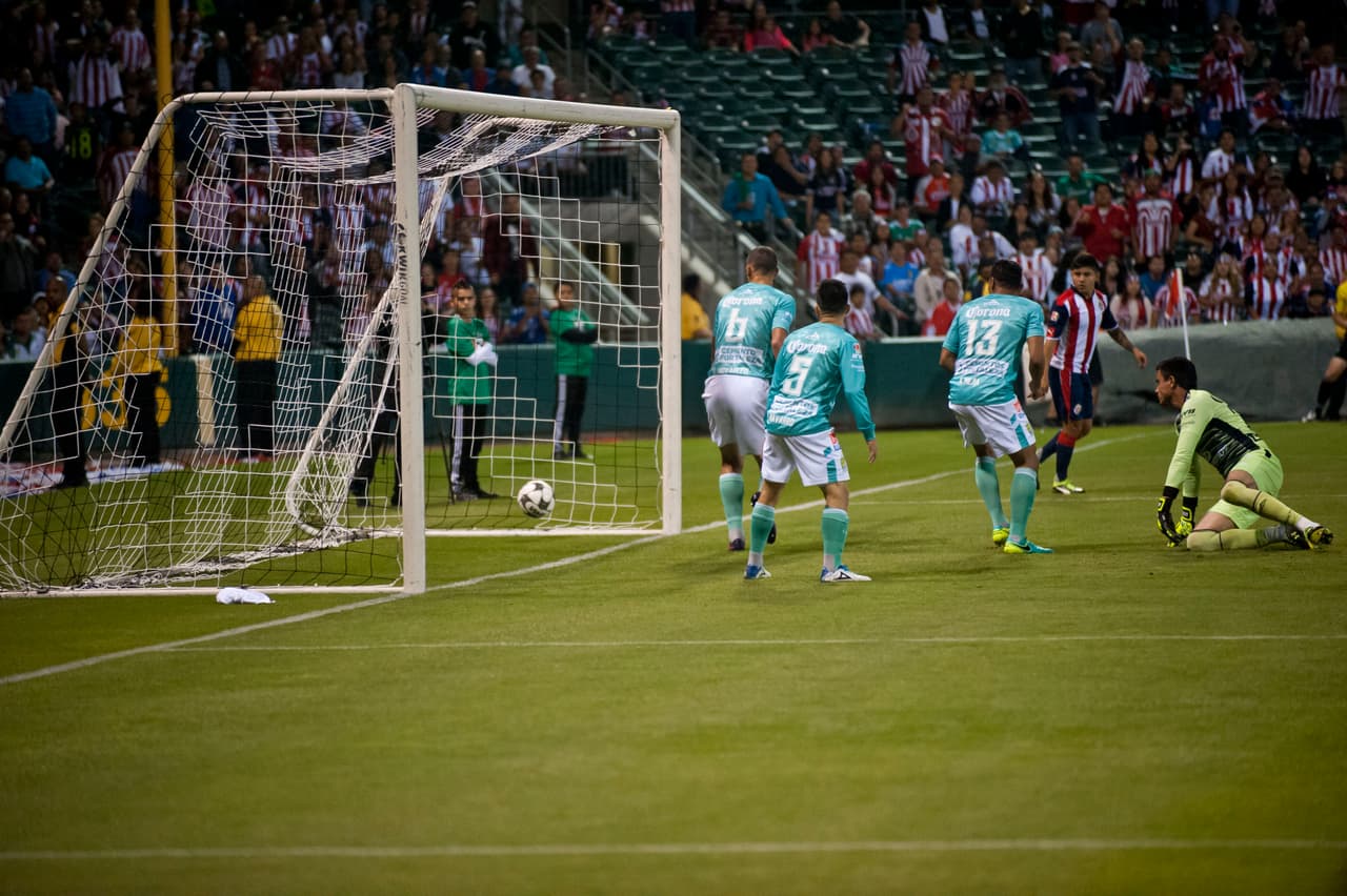 Este 12 de noviembre Chivas y Leon llegaron a Fresno con futbol de Liga MX. Leon derroto a Chivas 3-2.