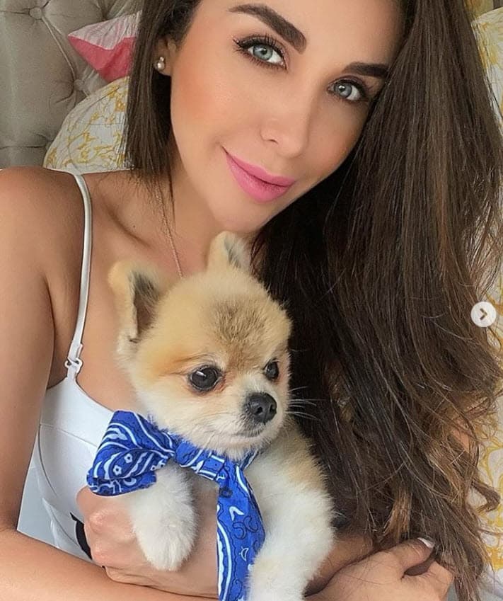 "A mi 
<b>me daba vergüenza</b> que mis propios amigos vieran eso. Imagínate: se supone que yo soy la novia y cuando no estoy ¿tiene esas actitudes? Pues no", dijo. 
<br>